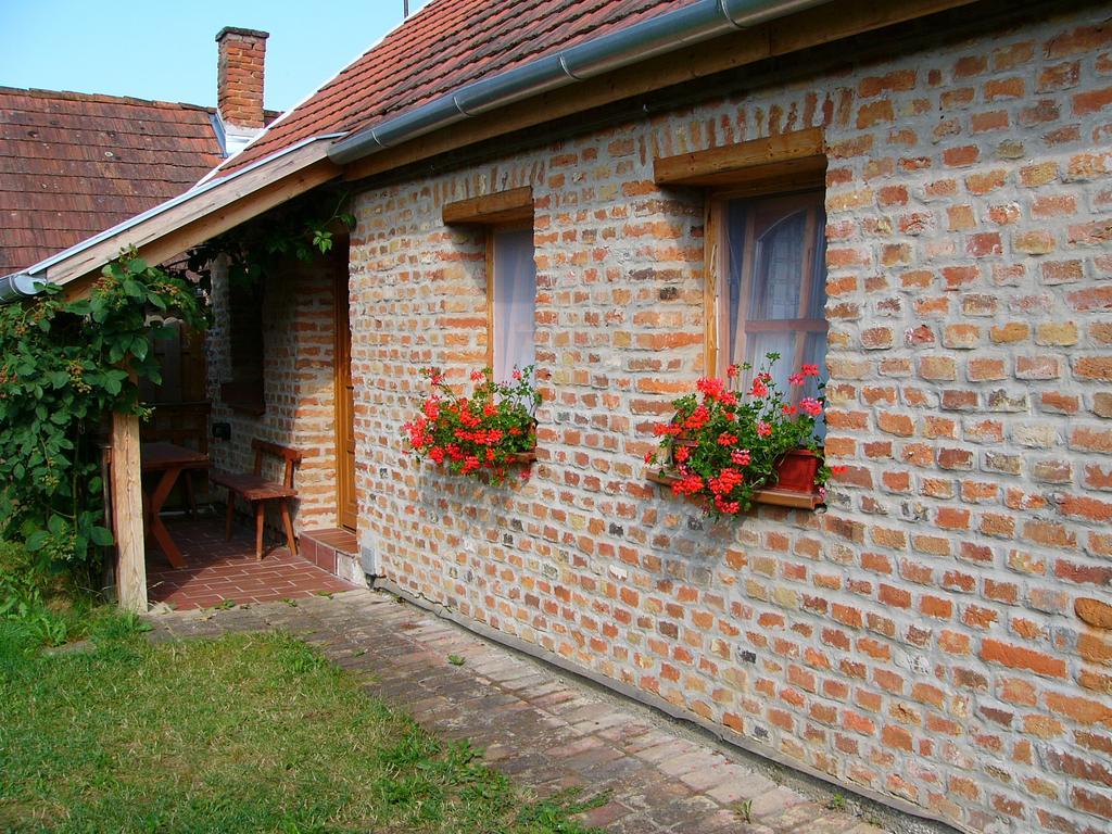 Hotel Anna Lak Magyarszombatfa Habitación foto