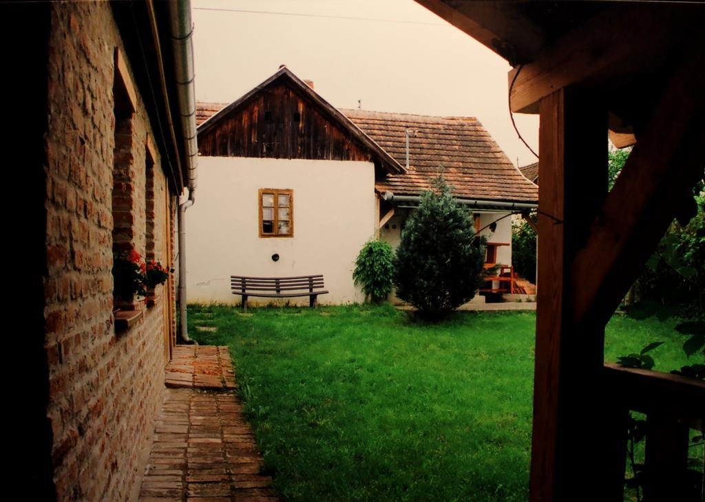 Hotel Anna Lak Magyarszombatfa Exterior foto